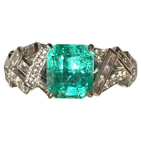 The Symbolism of a White Gold Ring with Diamonds and a Green Emerald in a Dream